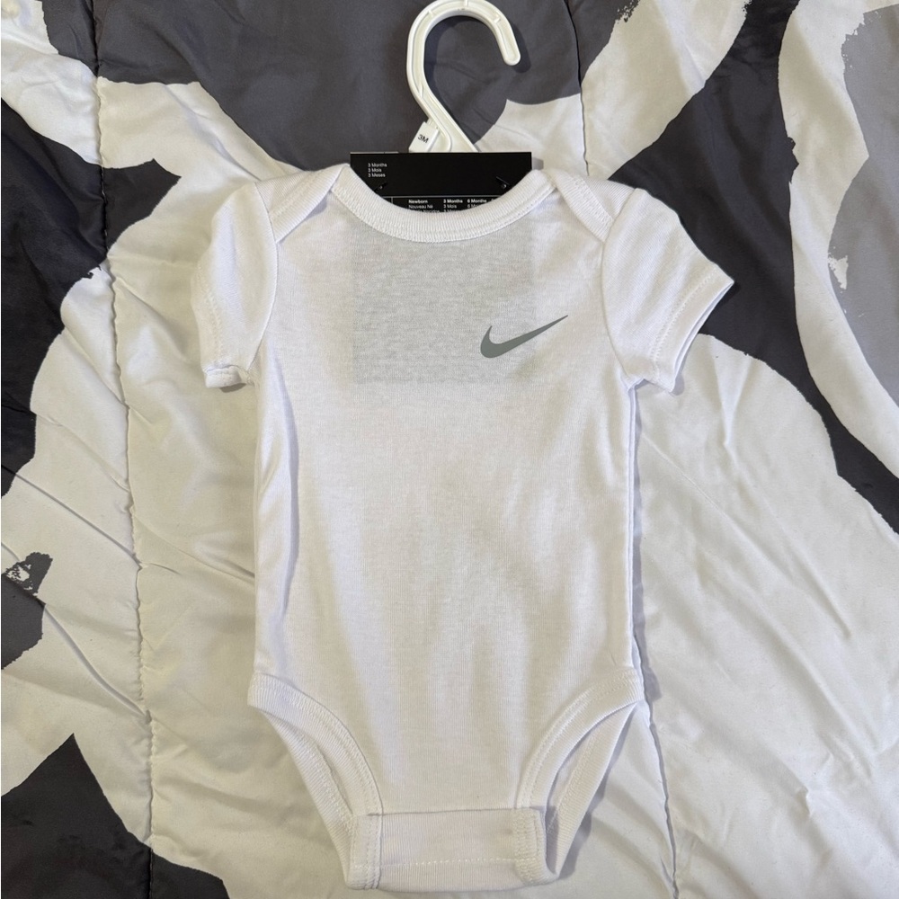 Nike White Infant Bodysuit 1 Count